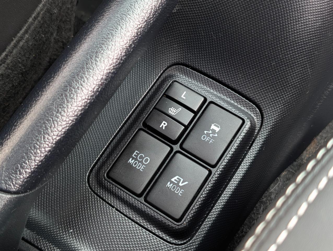 Toyota Prius c Four 2016