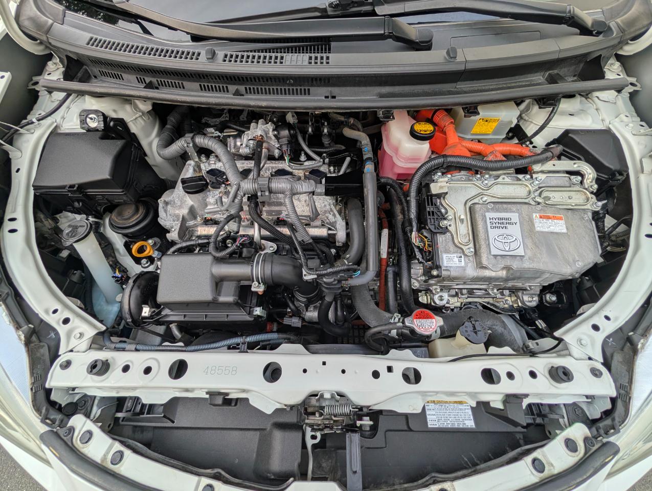 Toyota Prius c Four 2016