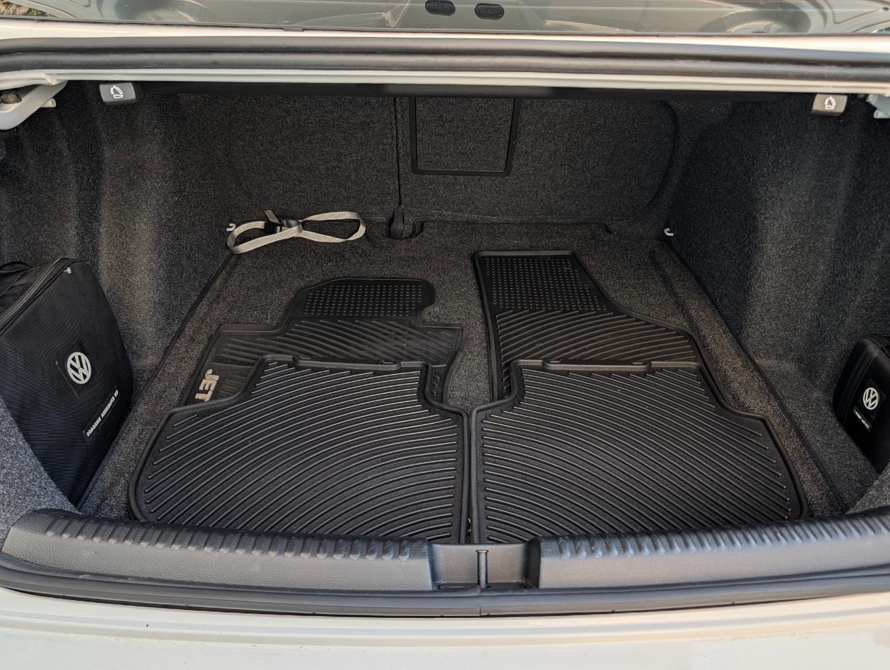 Volkswagen Jetta SEL 6A 2015