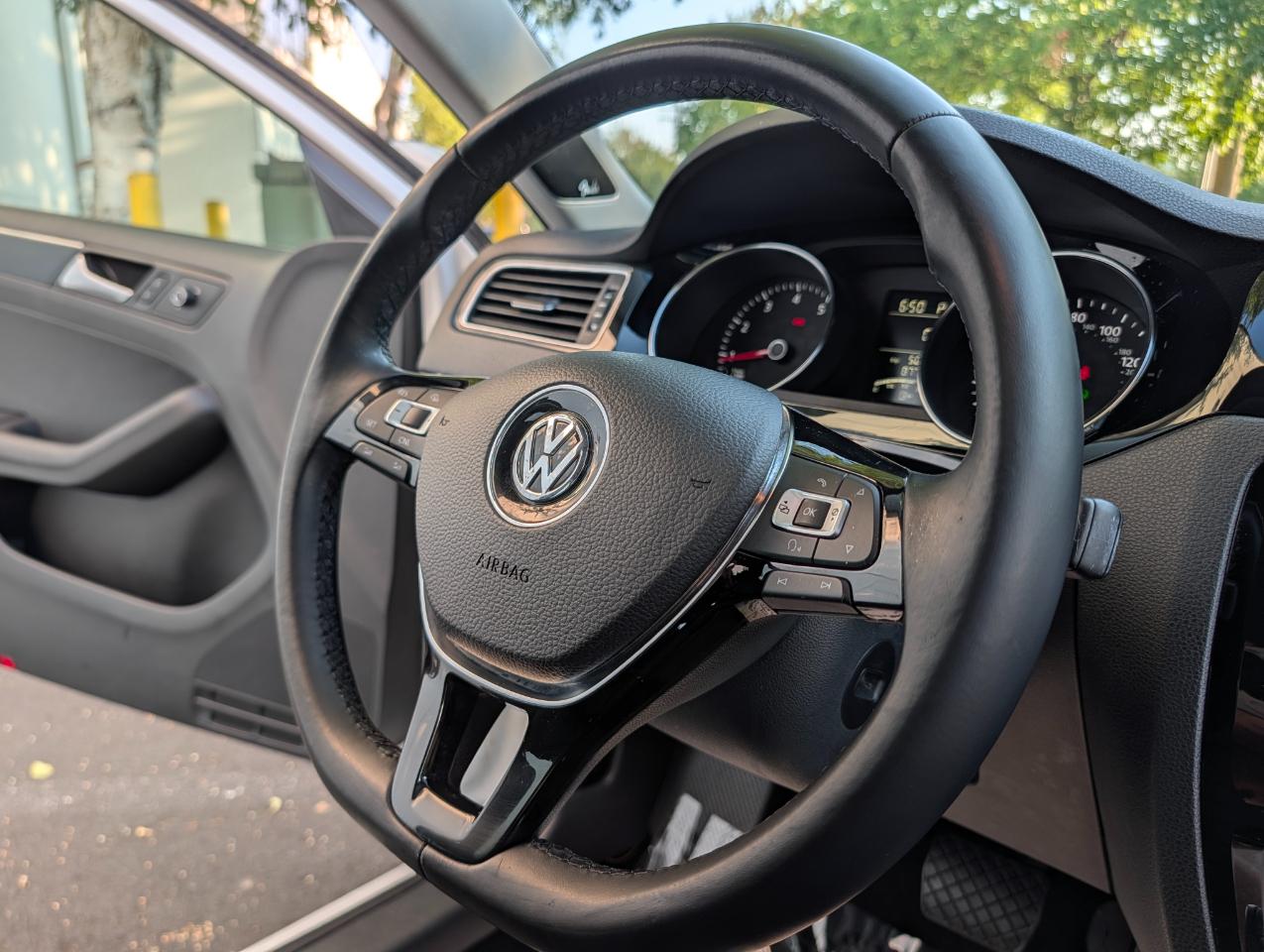 Volkswagen Jetta SEL 6A 2015