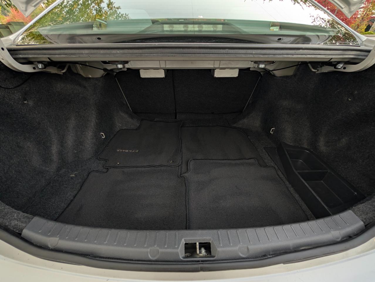 Toyota Corolla LE 4-Speed AT 2010