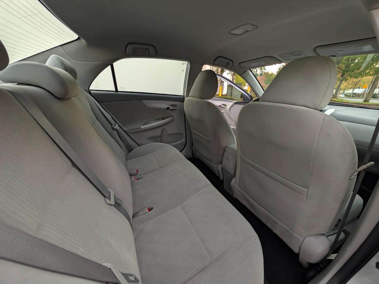 Toyota Corolla LE 4-Speed AT 2010