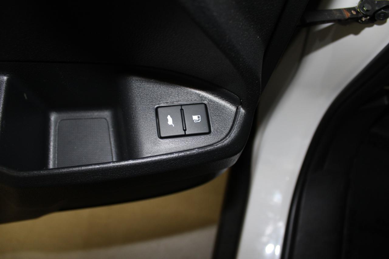 Honda Pilot Touring AWD w/Rear Captains Chairs 2022