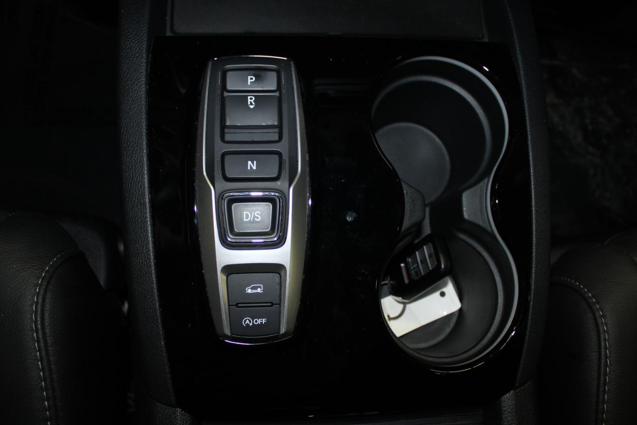 Honda Pilot Touring AWD w/Rear Captains Chairs 2022