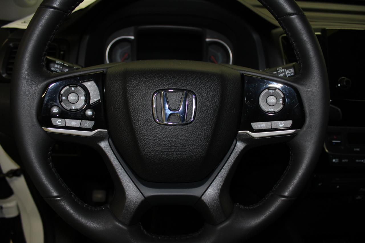 Honda Pilot Touring AWD w/Rear Captains Chairs 2022