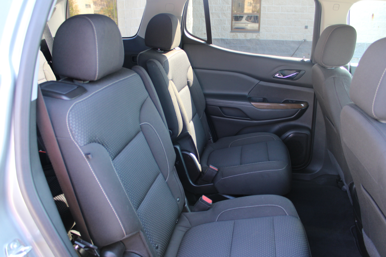 2023 Gmc Acadia SLE photo 16