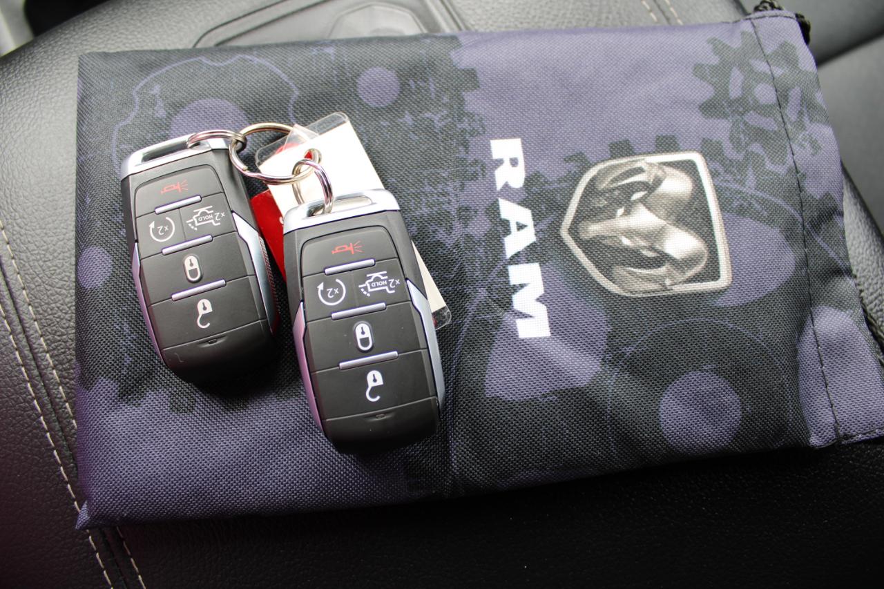 RAM 1500 Laramie Crew Cab SWB 4WD 2025