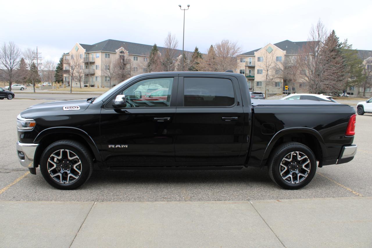 RAM 1500 Laramie Crew Cab SWB 4WD 2025