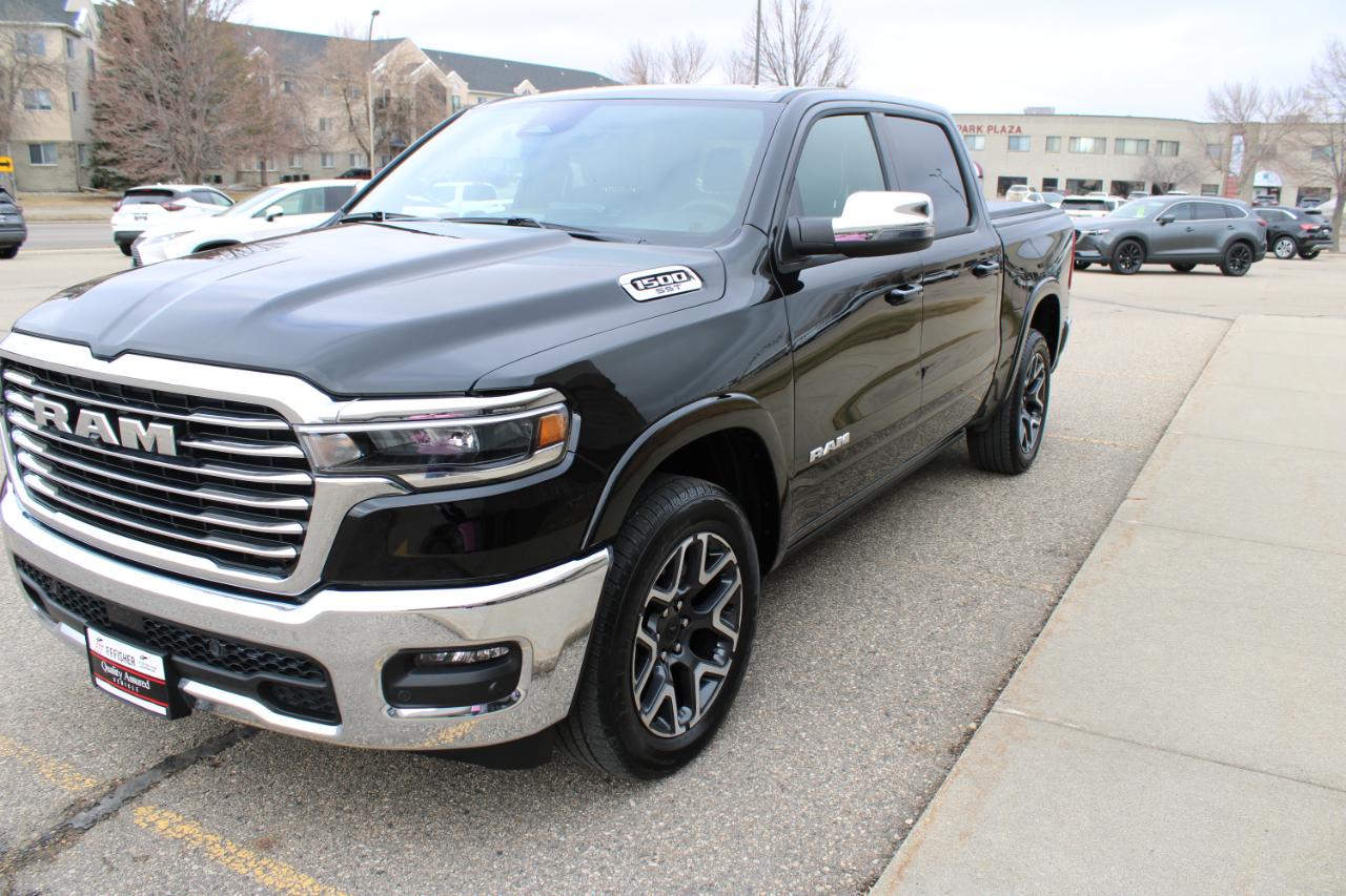 RAM 1500 Laramie Crew Cab SWB 4WD 2025