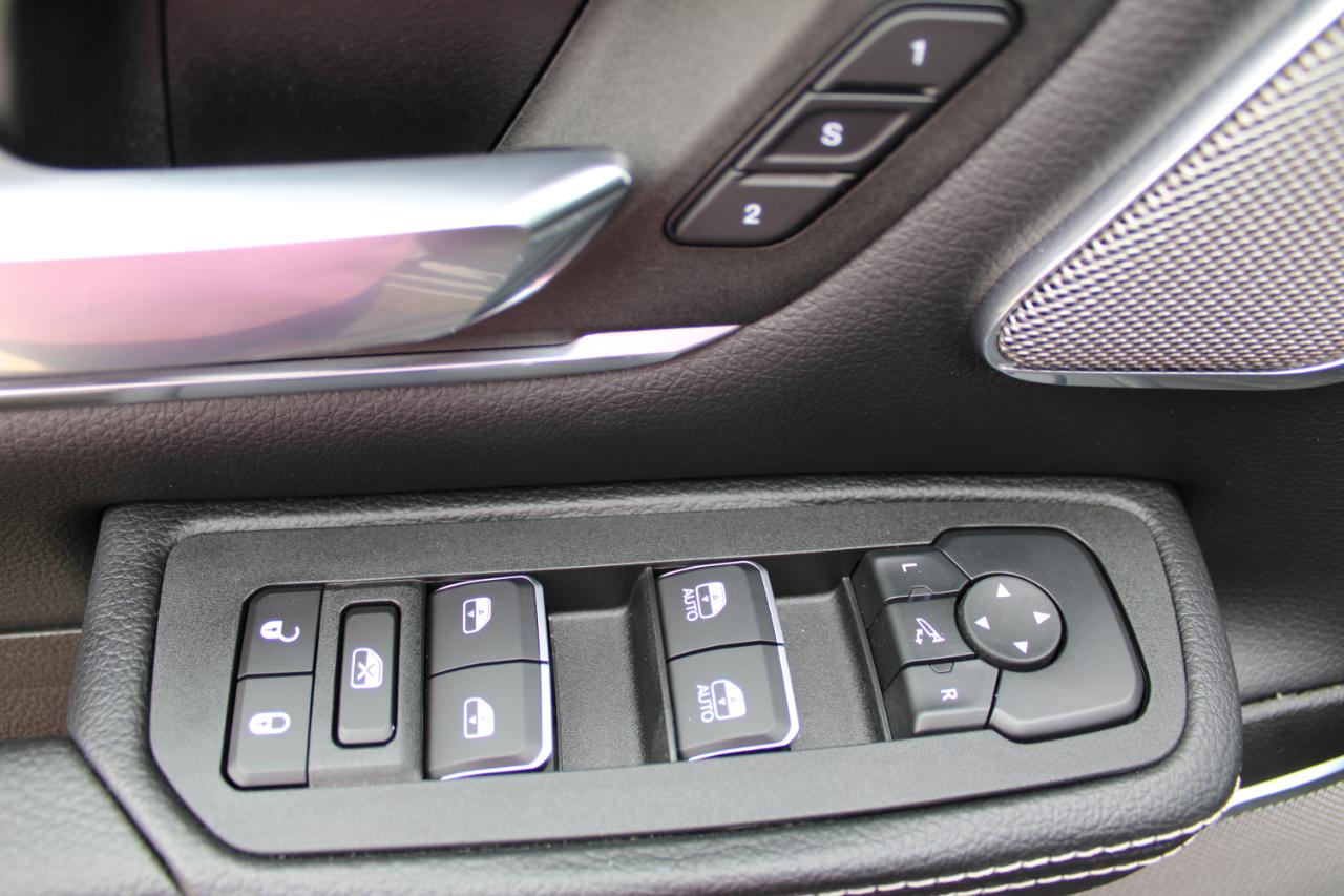 RAM 1500 Laramie Crew Cab SWB 4WD 2025