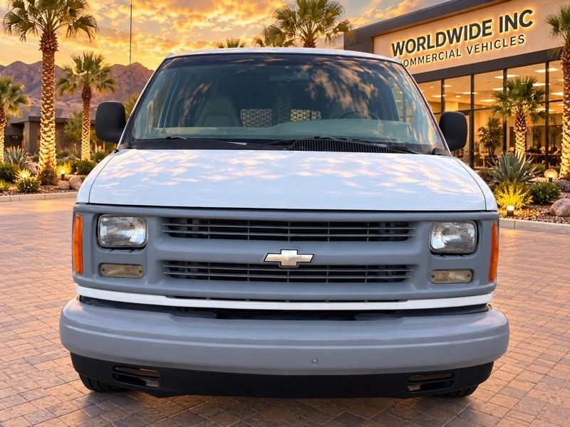 Chevrolet Express photo 3