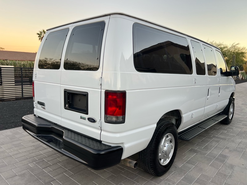 Ford Econoline E-350 XL Super Duty 2014