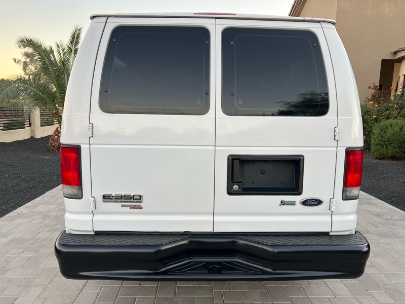 Ford Econoline E-350 XL Super Duty 2014