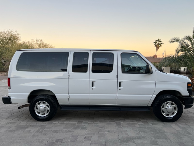 Ford Econoline E-350 XL Super Duty 2014