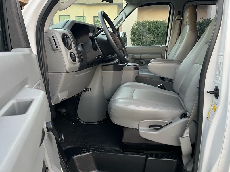 Ford Econoline E-350 XL Super Duty 2014