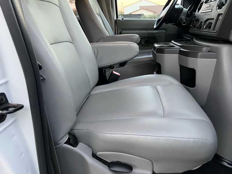 Ford Econoline E-350 XL Super Duty 2014