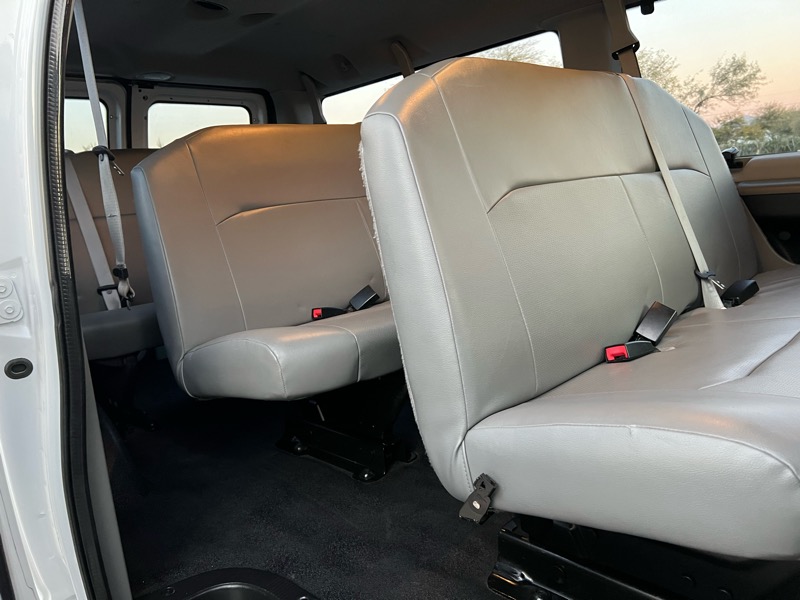 Ford Econoline E-350 XL Super Duty 2014