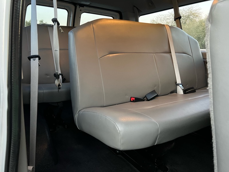Ford Econoline E-350 XL Super Duty 2014
