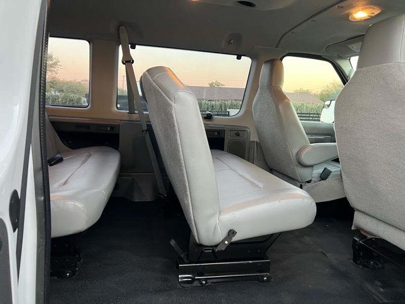 Ford Econoline E-350 XL Super Duty 2014