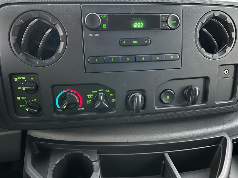 Ford Econoline E-350 XL Super Duty 2014