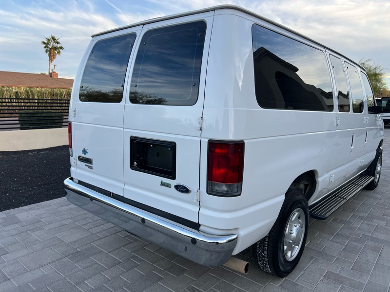 Ford Econoline E-350 XLT Super Duty 2012