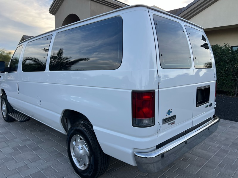Ford Econoline E-350 XLT Super Duty 2012