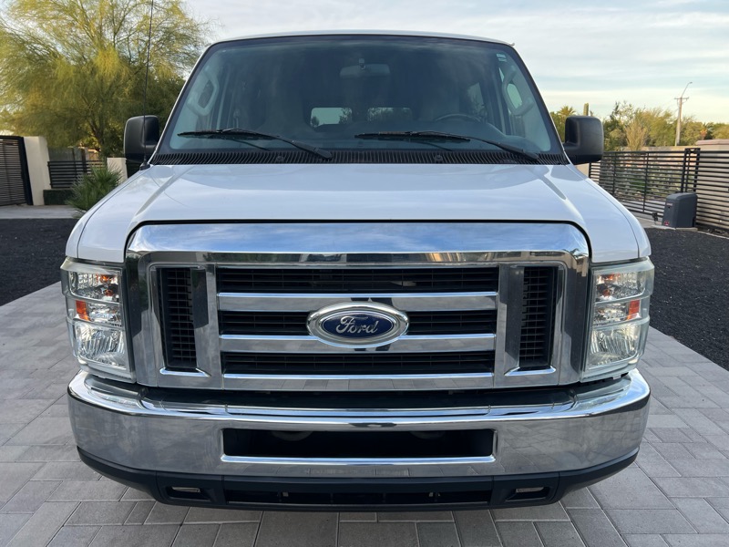 Ford Econoline E-350 XLT Super Duty 2012