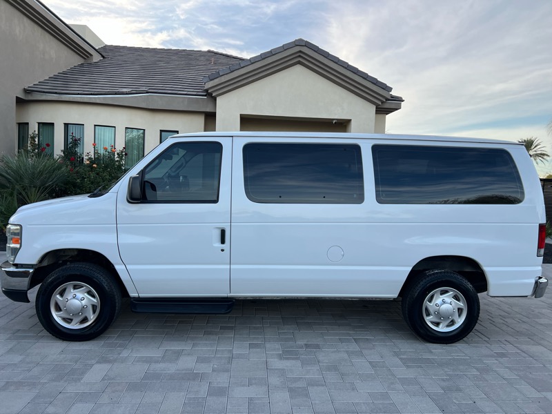 Ford Econoline E-350 XLT Super Duty 2012