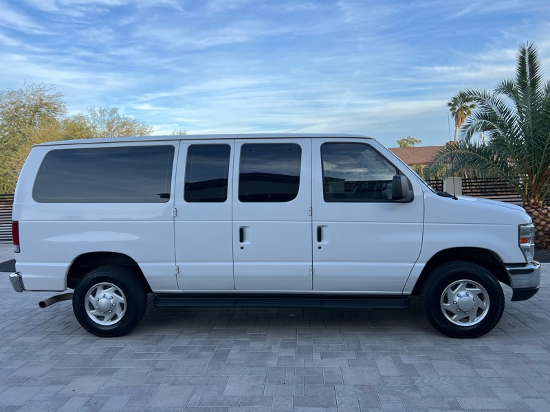 Ford Econoline E-350 XLT Super Duty 2012