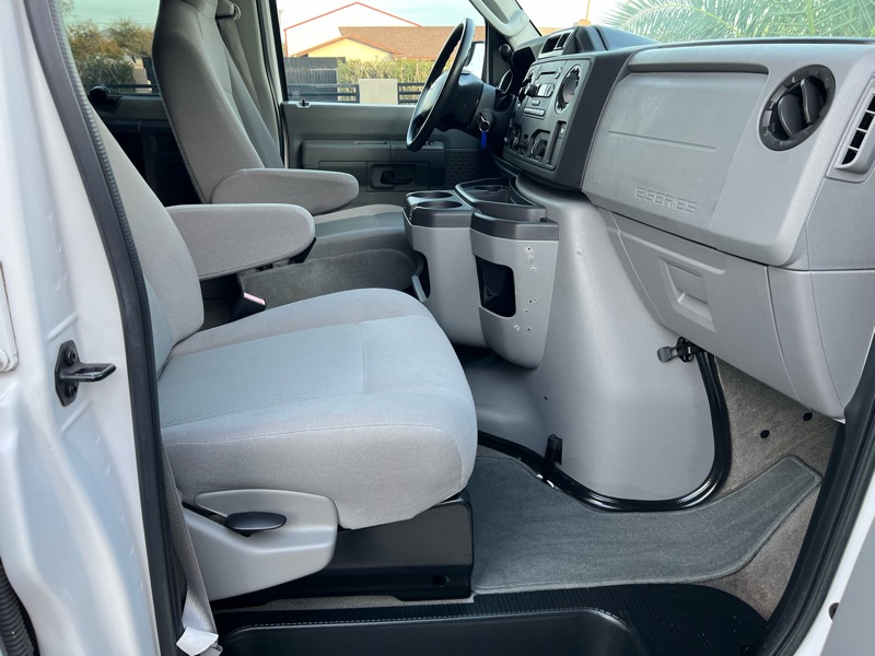 Ford Econoline E-350 XLT Super Duty 2012