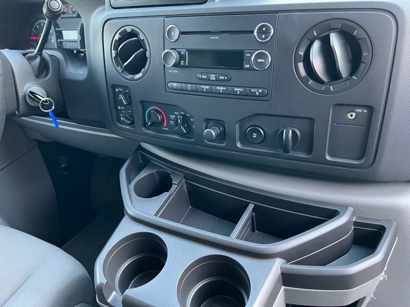 Ford Econoline E-350 XLT Super Duty 2012