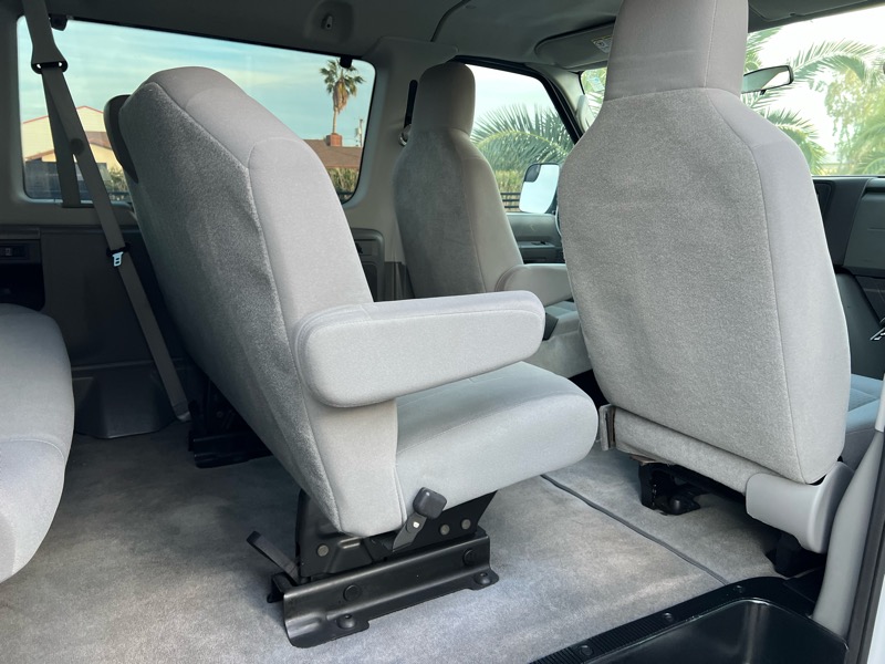 Ford Econoline E-350 XLT Super Duty 2012