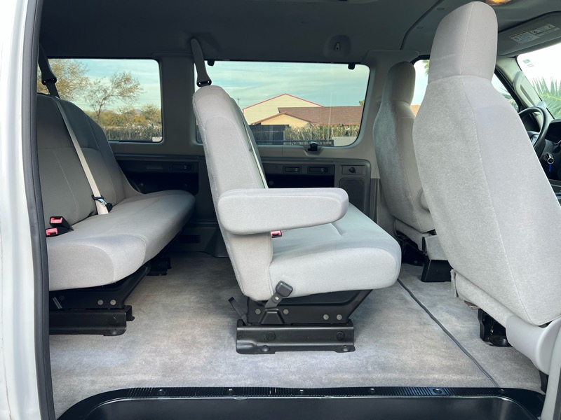 Ford Econoline E-350 XLT Super Duty 2012