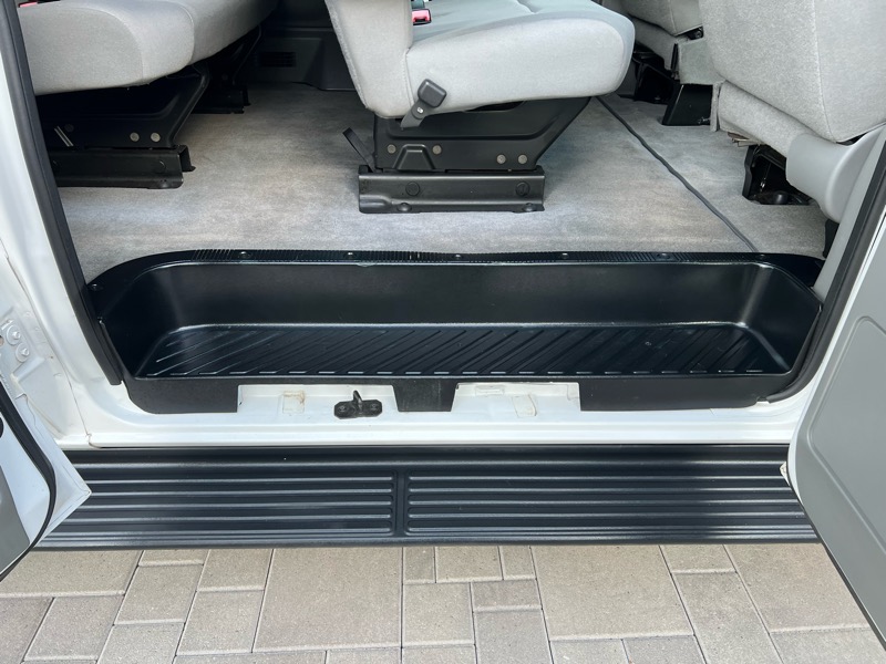 Ford Econoline E-350 XLT Super Duty 2012