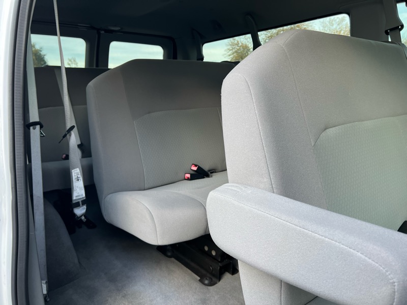 Ford Econoline E-350 XLT Super Duty 2012