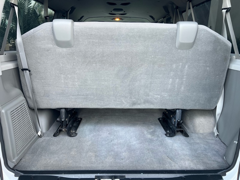 Ford Econoline E-350 XLT Super Duty 2012