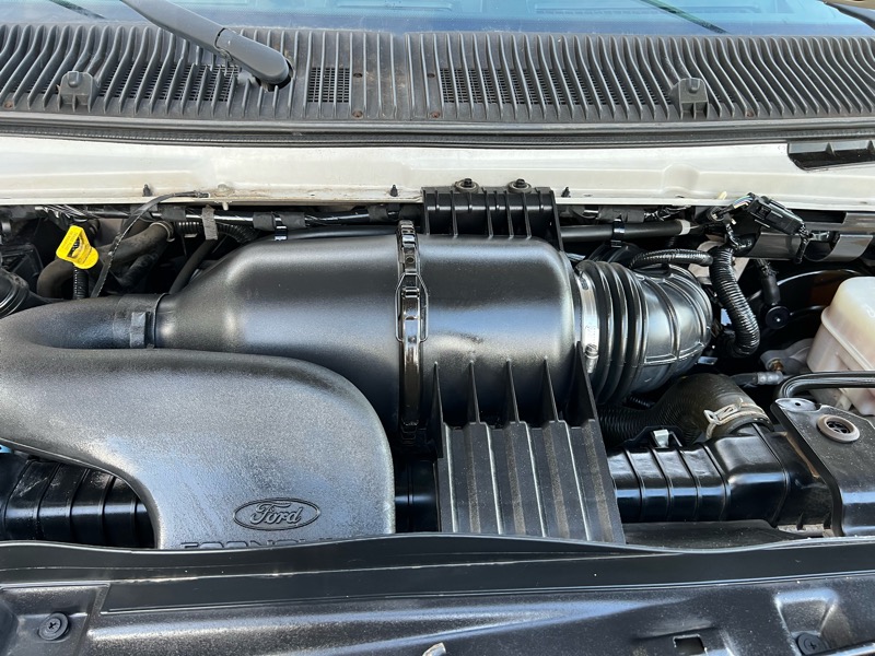 Ford Econoline E-350 XLT Super Duty 2012