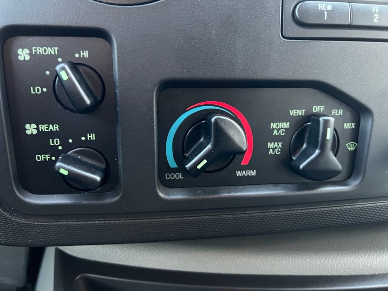 Ford Econoline E-350 XLT Super Duty 2012