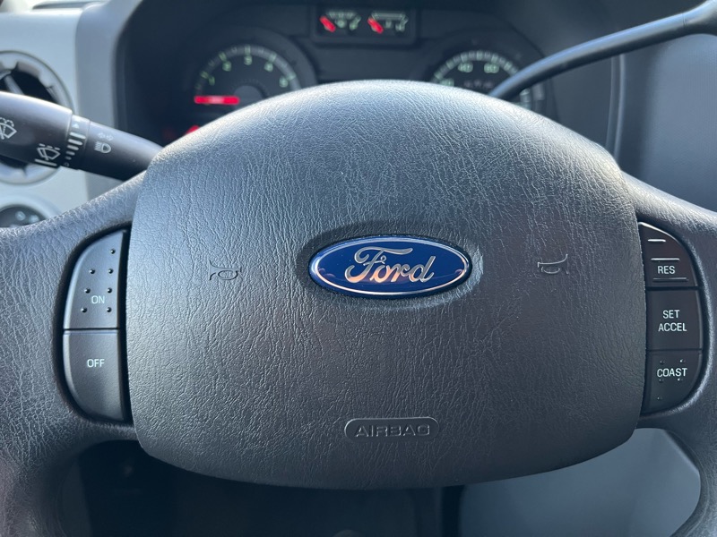 Ford Econoline E-350 XLT Super Duty 2012