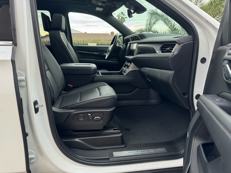 GMC Yukon Denali 4WD 2024