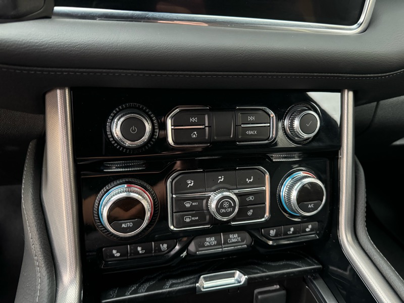 GMC Yukon Denali 4WD 2024