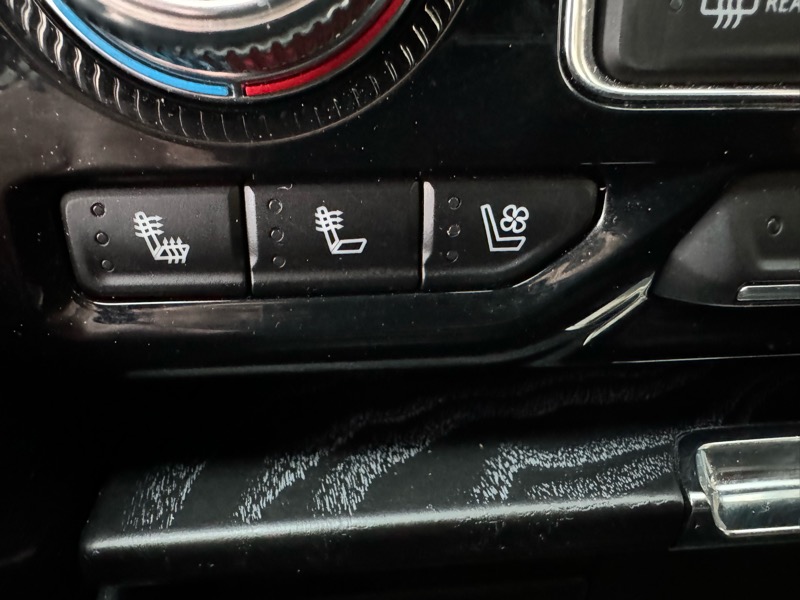 GMC Yukon Denali 4WD 2024