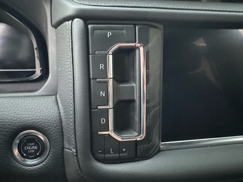 GMC Yukon Denali 4WD 2024