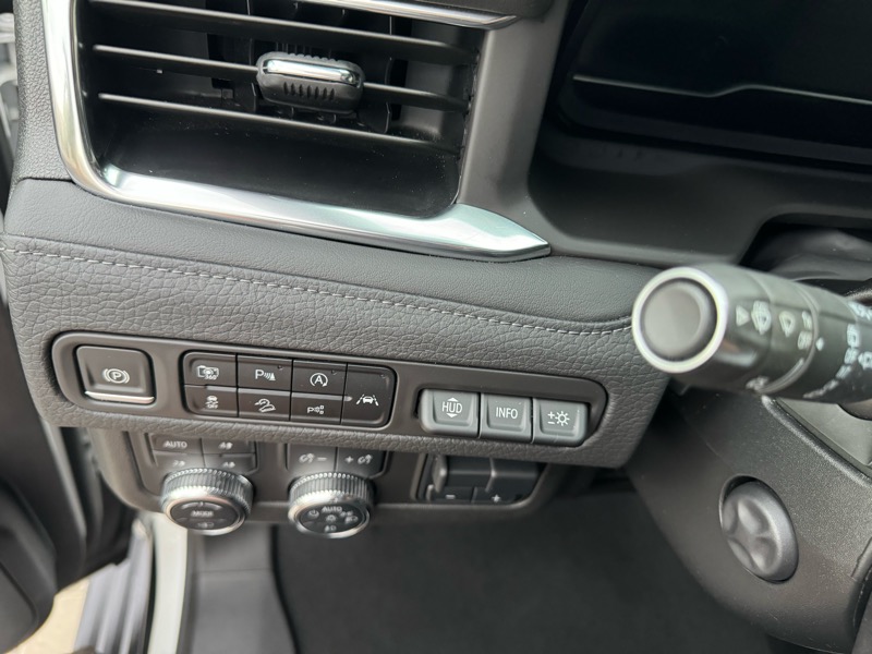 GMC Yukon Denali 4WD 2024