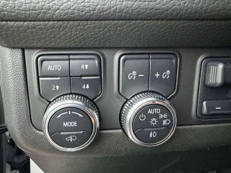 GMC Yukon Denali 4WD 2024