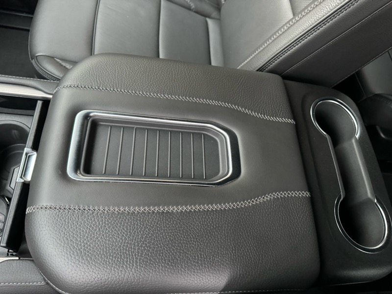 GMC Yukon Denali 4WD 2024