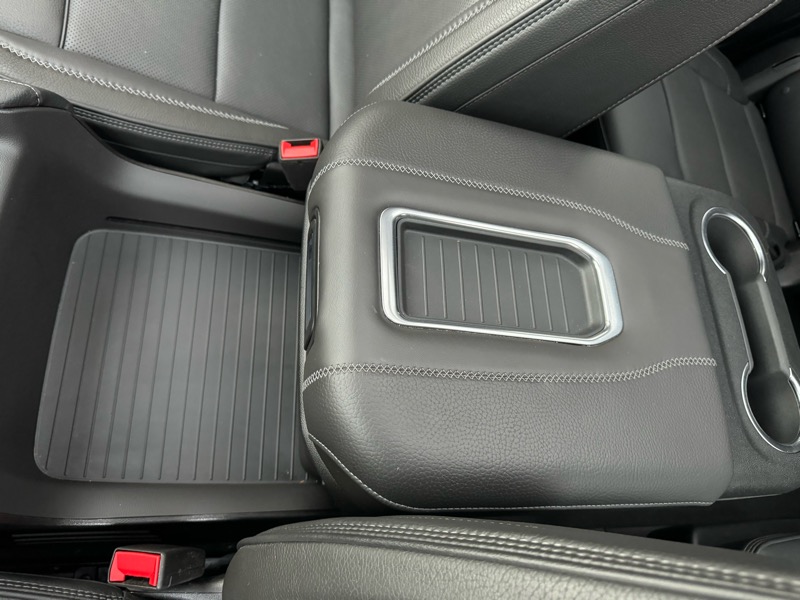 GMC Yukon Denali 4WD 2024