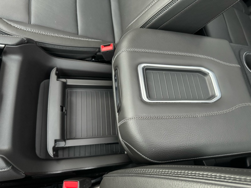 GMC Yukon Denali 4WD 2024