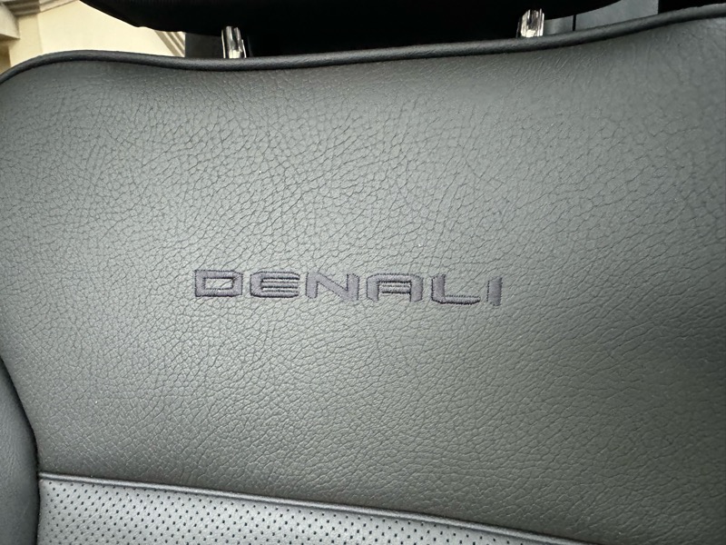 GMC Yukon Denali 4WD 2024