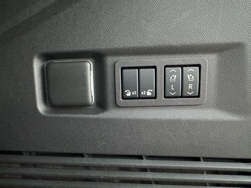 GMC Yukon Denali 4WD 2024